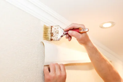 Pose de papier peint à l'Isle-d'Espagnac — revêtements muraux et toiles de verre